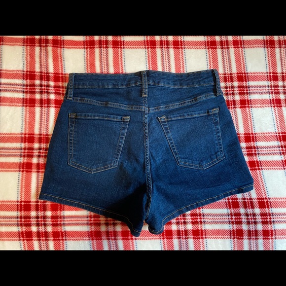 Shorts - Picture 2 of 3